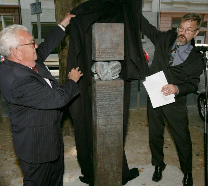 Diese Gedenkstele wurde am 5. September 2005 von Josef Niklasch und Dr. Hans-Bernhard Nordhoff feierlich enthüllt